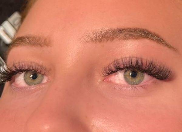 Hybrid Eyelashes Extensions